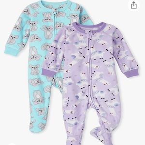 Fleece sleep and plays